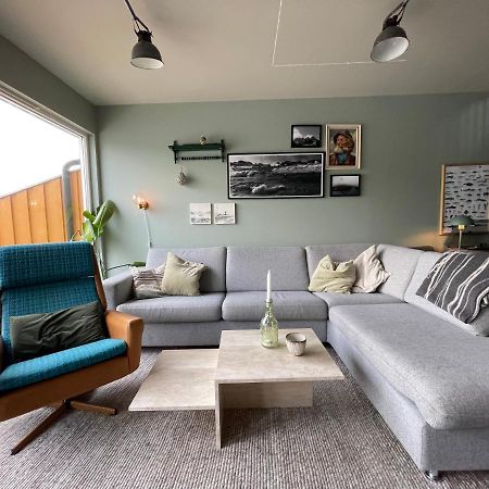 Charming Waterfront Cabin In Ballstad, Lofoten Exteriér fotografie