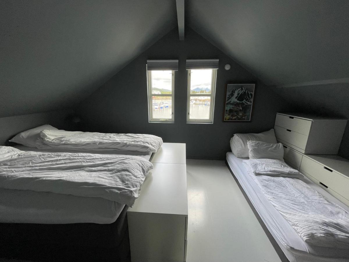 Charming Waterfront Cabin In Ballstad, Lofoten Exteriér fotografie