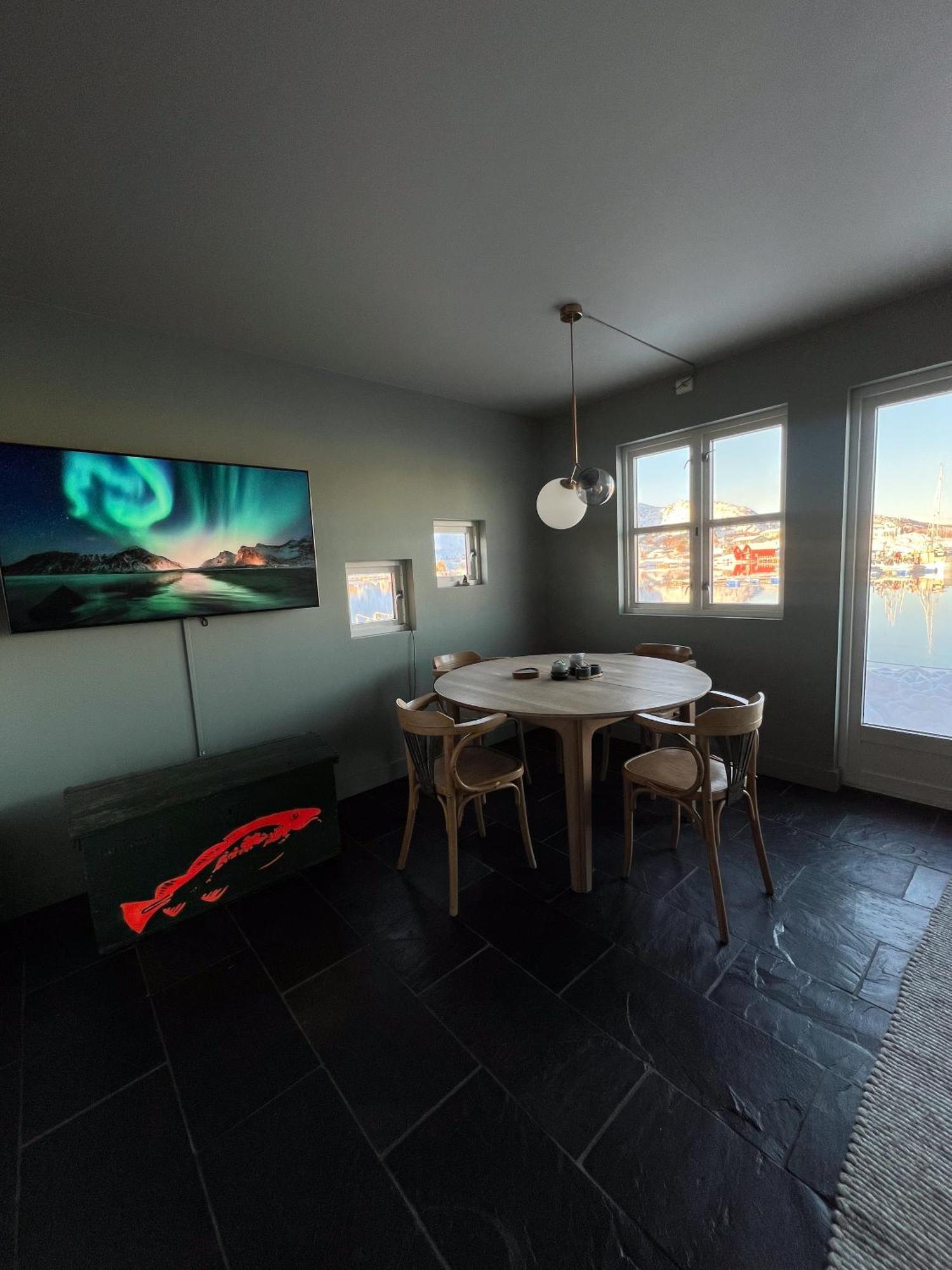 Charming Waterfront Cabin In Ballstad, Lofoten Exteriér fotografie