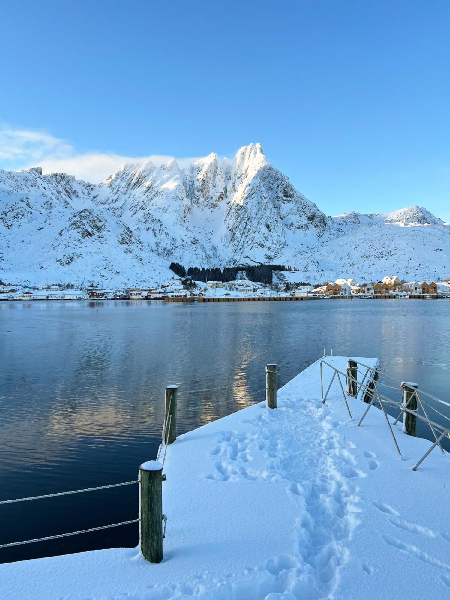 Charming Waterfront Cabin In Ballstad, Lofoten Exteriér fotografie